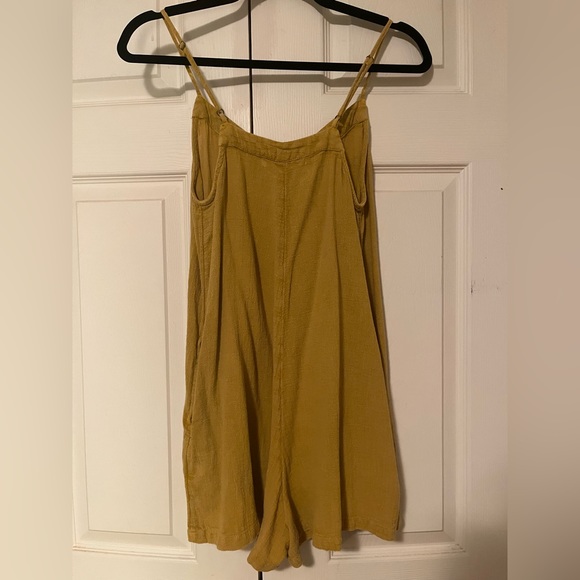 Ripcurl romper in a golden yellow color (slide 3 shows true color) - Picture 2 of 4